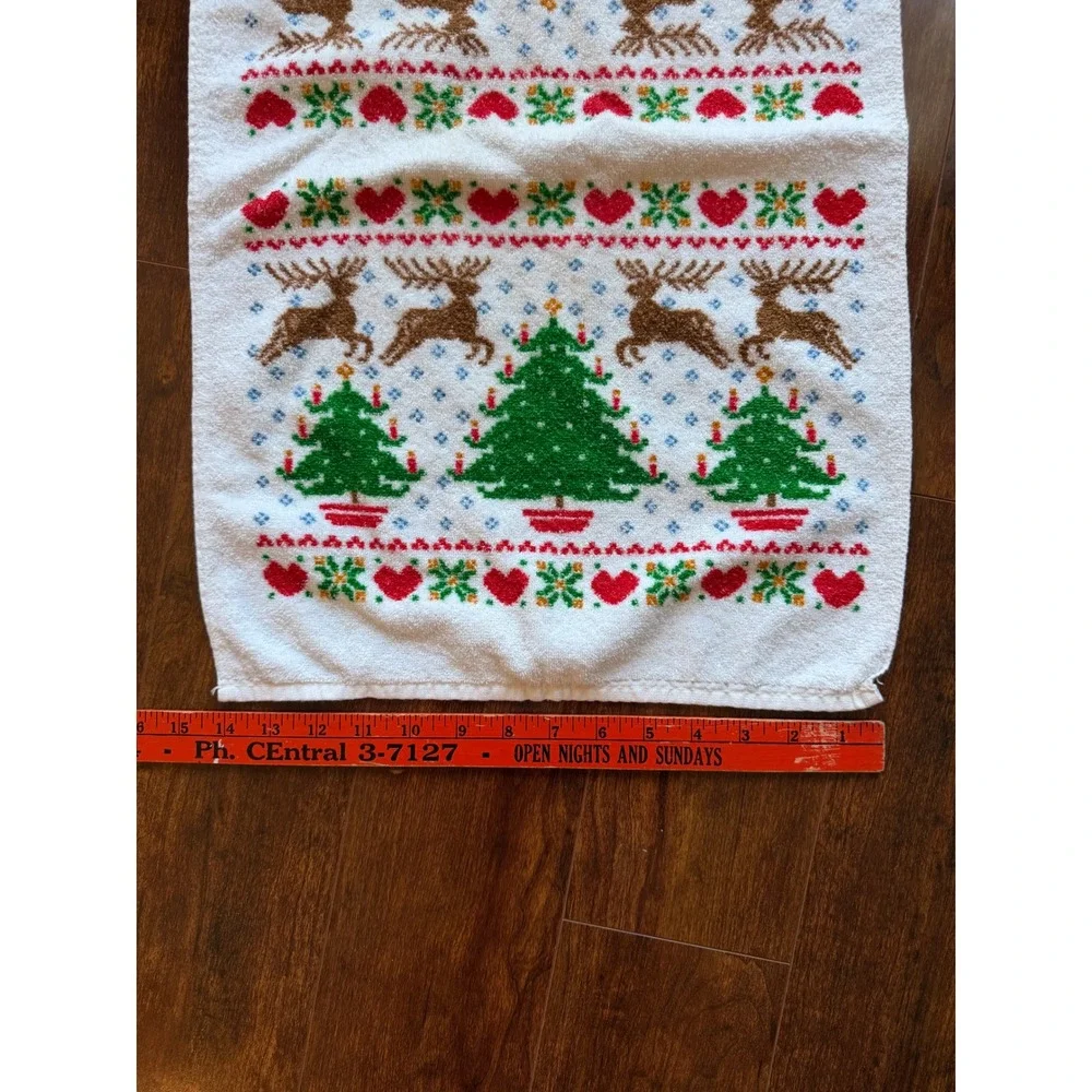 Vintage Christmas Hand Towels Set of 2 Reindeer Tree Hearts Fair Isle Made USA